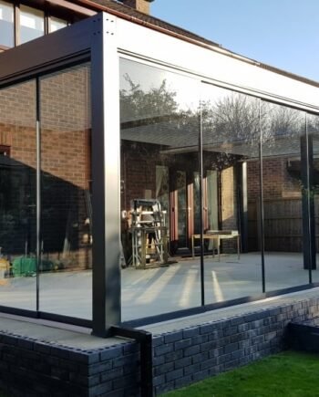 Слайдинг безрамное раздвижное остекление, стеклянные стены для веранды, террасы, беседки, балкона