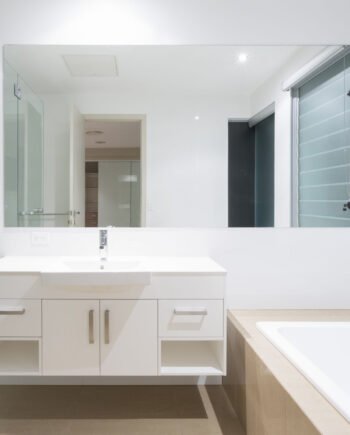 Зеркала больших размеров для ванных комнат