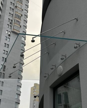 Навіс скляний триплекс 6.6.1 піддашок козирьок на вантах для входу (18) купити з доставкою в Україні - splenko.com