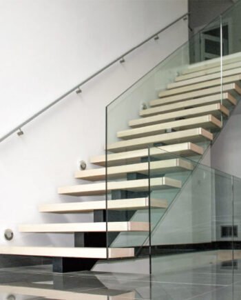 Ограждение стеклянное для лестницы с торцевым точечным креплением