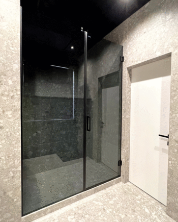 BEATRICE Loft|glass shower screen with hinged door