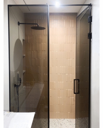 BEATRICE Loft|glass shower screen with hinged door
