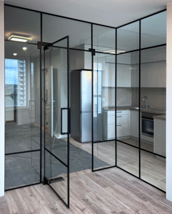 FELIX Loft|угловая стеклянная перегородка с маятниковой дверью по центру