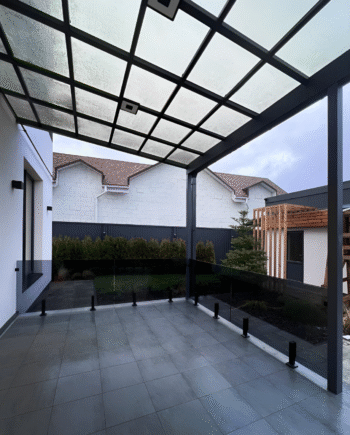 GUSTAVO Loft|скляне огородження на терасу на підсилених стійках чорного кольору із загартованого тонованого скла графіт