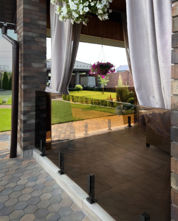 GUSTAVO Brown|стеклянное ограждение террасы на усиленных стойках коричневого цвета из закаленного тонированного стекла бронза