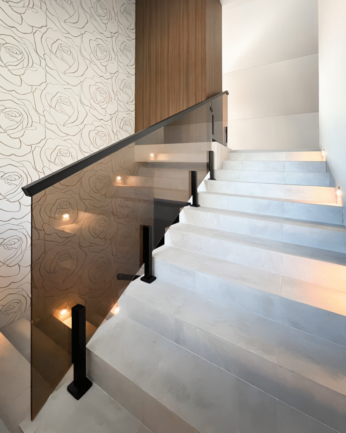 GUSTAVO Loft|скляне огородження сходових маршів на підсилених стійках чорного кольору із загартованого тонованого скла бронза з металевим поручнем (4) купити з доставкою в Україні - splenko.com GUSTAVO Loft|скляне огородження сходових маршів на підсилених стійках чорного кольору із загартованого тонованого скла бронза з металевим поручнем (4) купити з доставкою в Україні - splenko.com