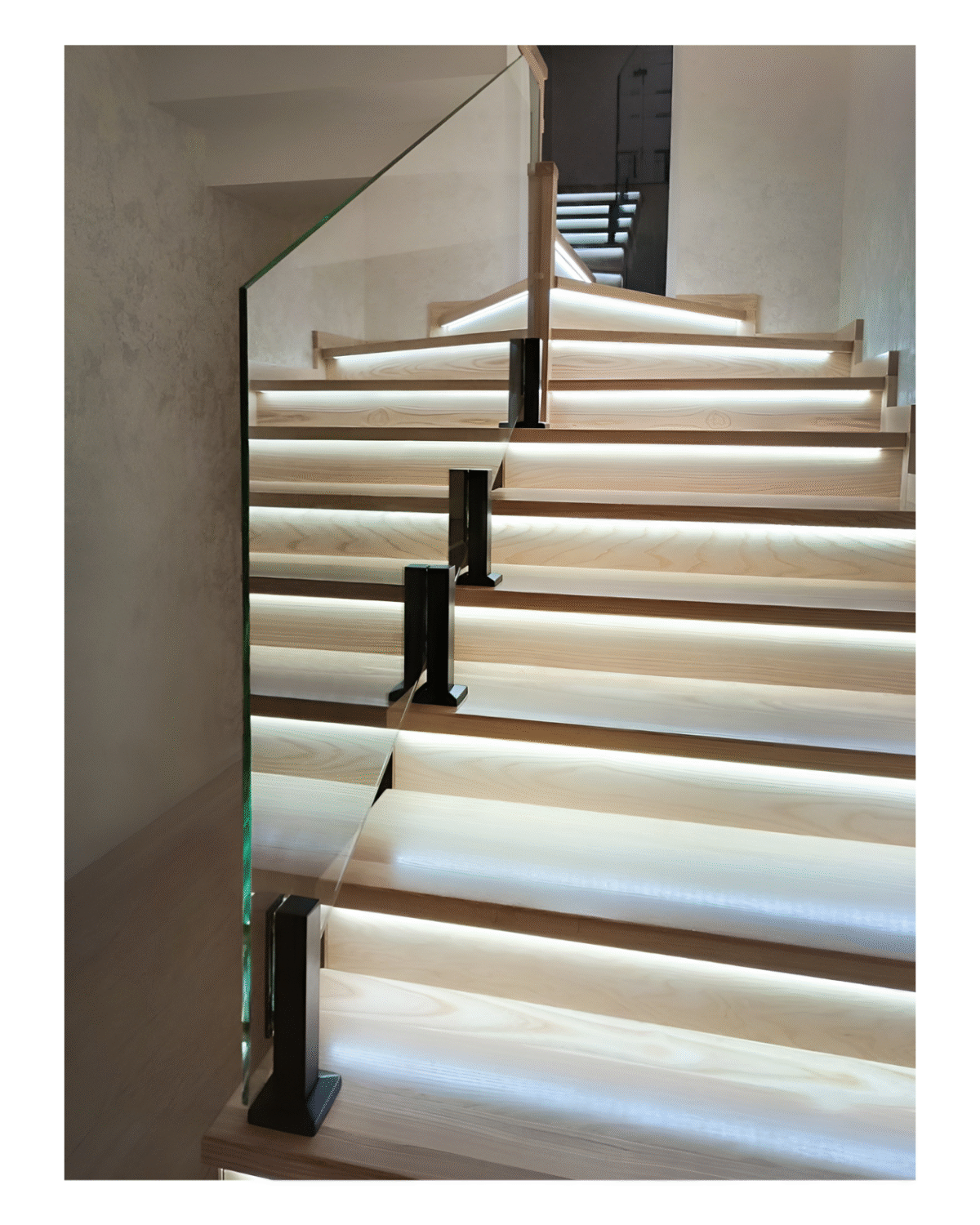 GUSTAVO Loft|скляне огородження сходів на підсилених стійках чорного кольору із загартованого прозорого скла (4) купити з доставкою в Україні - splenko.com GUSTAVO Loft|скляне огородження сходів на підсилених стійках чорного кольору із загартованого прозорого скла (4) купити з доставкою в Україні - splenko.com