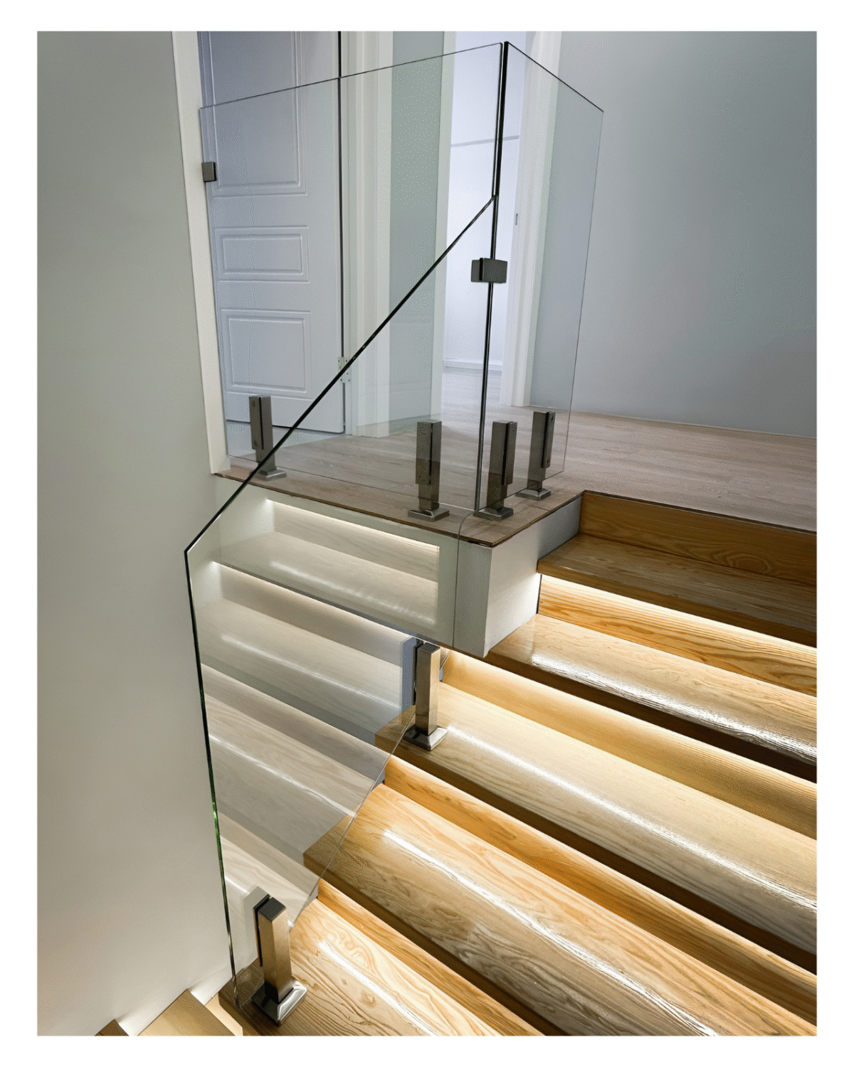 GUSTAVO Classic| glass fence for staircases on reinforced posts made of tempered clear glass (55) buy with delivery in Ukraine - splenko.com GUSTAVO Classic| glass fence for staircases on reinforced posts made of tempered clear glass (55) buy with delivery in Ukraine - splenko.com