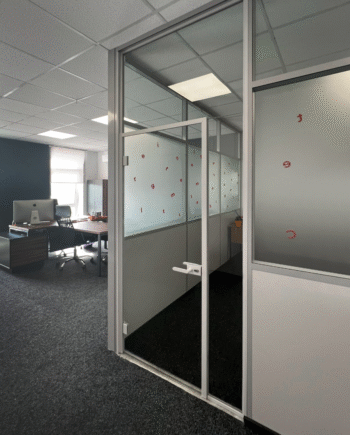 DEMETRIO White|перегородка стеклянная с распашными дверями в коробе с белой фурнитурой (9) купить с доставкой в Украине - splenko.com