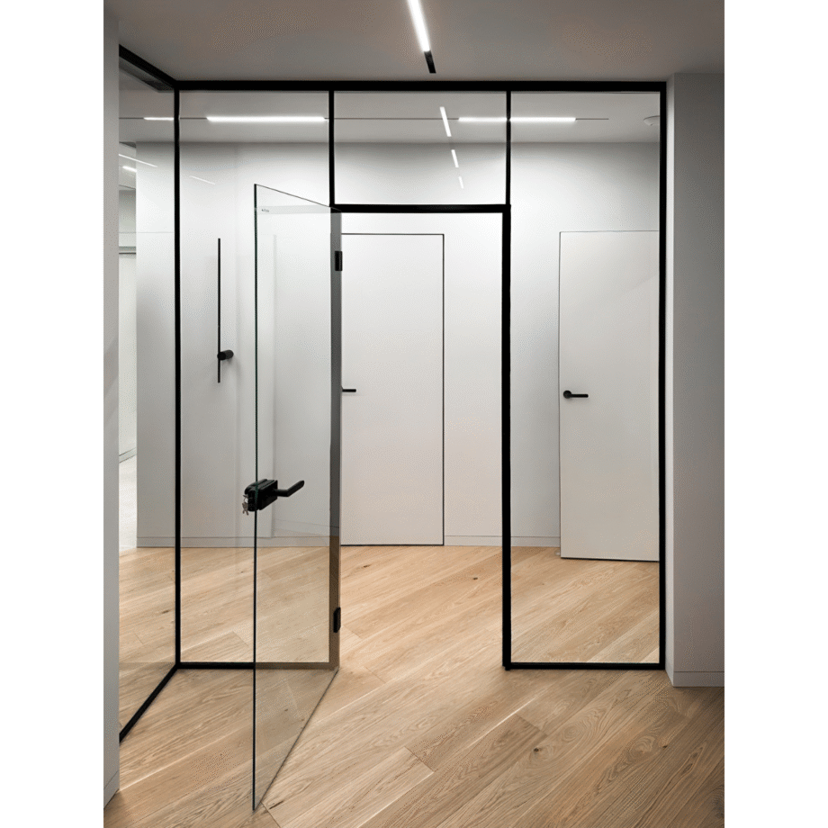 DEMETRIO Loft|кутова перегородка для розділення кімнат з розпашними дверима в коробі у прозорому склі (5) купити з доставкою в Україні - splenko.com