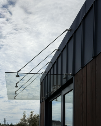 Навес стеклянный навес козырек на вантах для входа (11) купить с доставкой в Украине - splenko.com