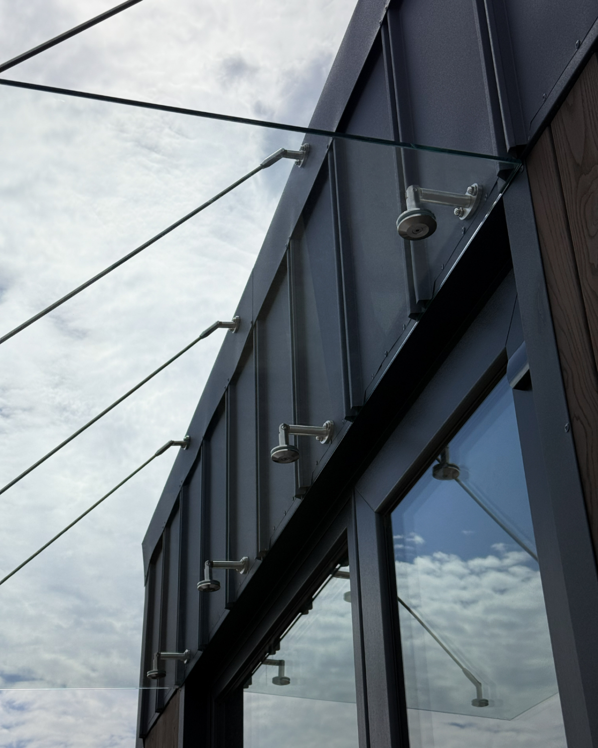 Fabrizio|скляний навіс над входом на трьох вантах — загартоване прозоре скло (20) купити з доставкою в Україні - splenko.com Fabrizio|скляний навіс над входом на трьох вантах — загартоване прозоре скло (20) купити з доставкою в Україні - splenko.com