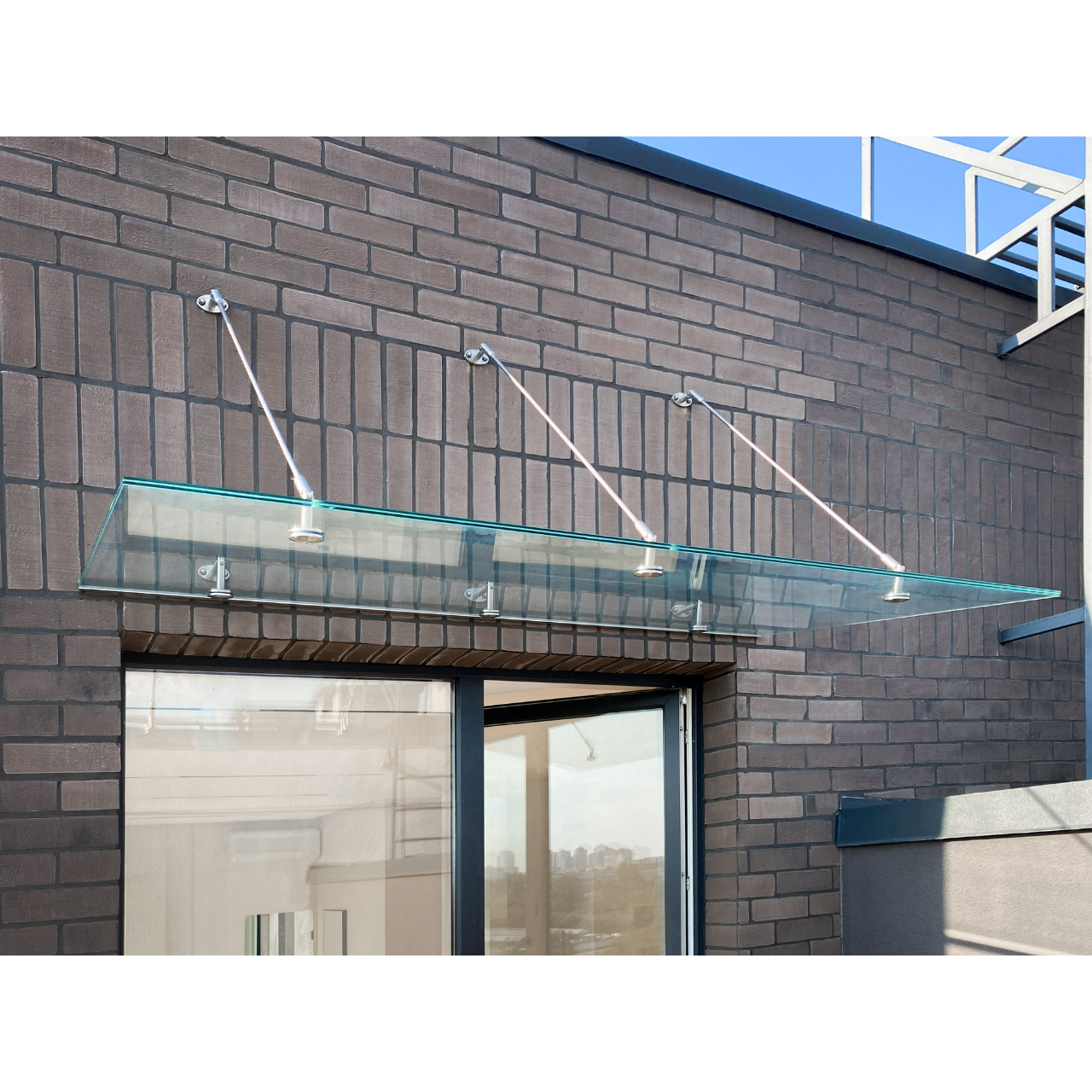 Fabrizio|скляний навіс над входом на трьох вантах — загартоване прозоре скло (27) купити з доставкою в Україні - splenko.com Fabrizio|скляний навіс над входом на трьох вантах — загартоване прозоре скло (27) купити з доставкою в Україні - splenko.com