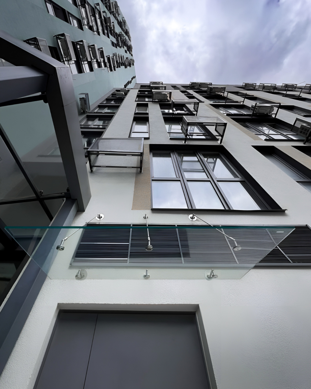 Fabrizio|скляний навіс над входом на трьох вантах — загартоване прозоре скло (31) купити з доставкою в Україні - splenko.com Fabrizio|скляний навіс над входом на трьох вантах — загартоване прозоре скло (31) купити з доставкою в Україні - splenko.com