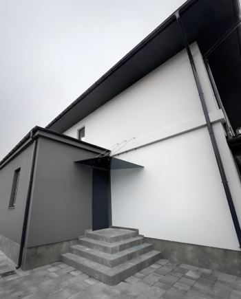 Fabrizio|скляний піддашок над чорним входом в будинок із загартованого скла графіт (7) купити з доставкою в Україні - splenko.com