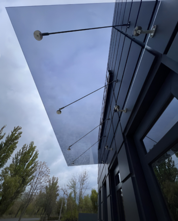 Fabrizio|скляний піддашок над входом в автомийку із загартованого скла графіт (13) купити з доставкою в Україні - splenko.com