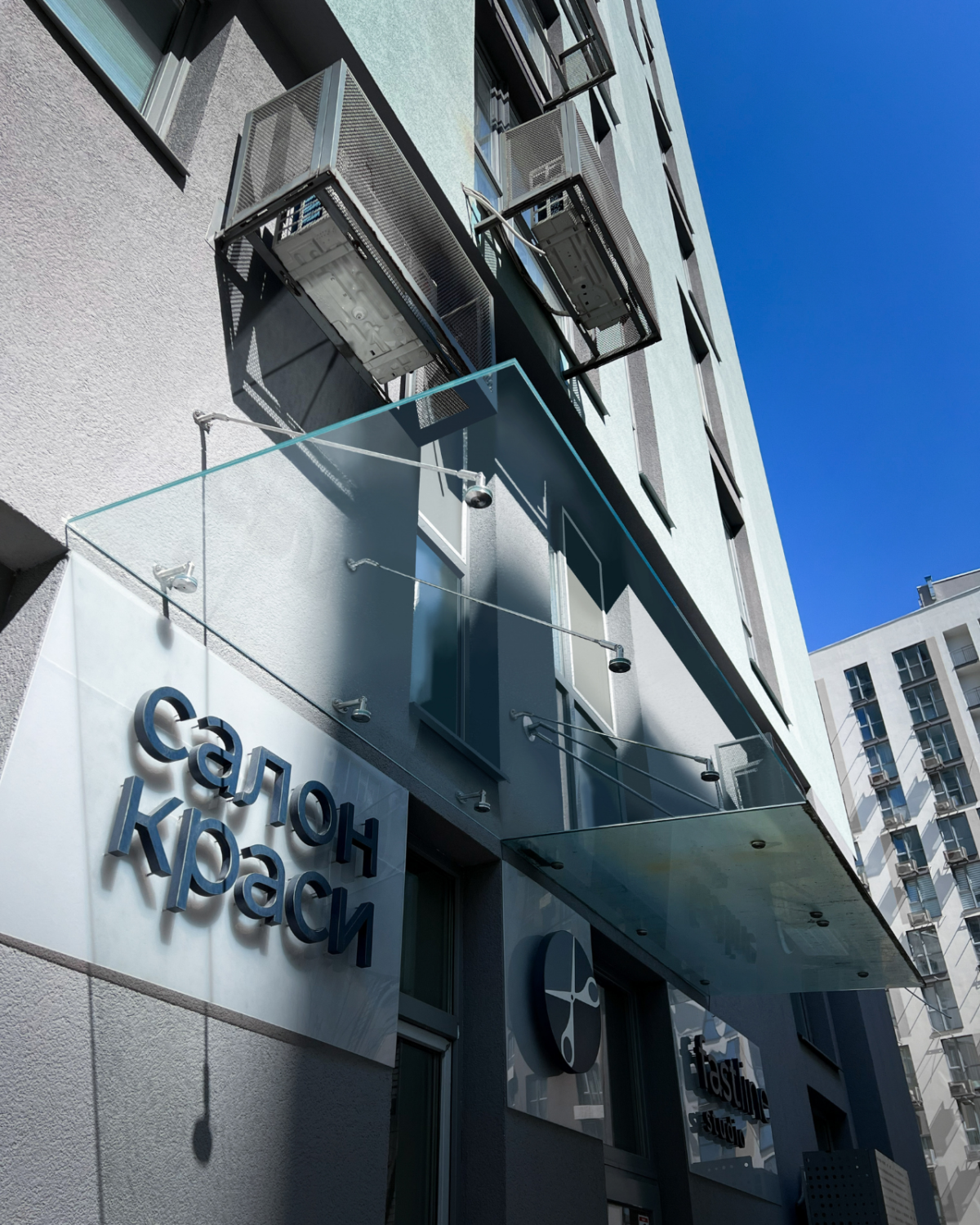 Fabrizio|скляний навіс над входом на трьох вантах — загартоване прозоре скло (47) купити з доставкою в Україні - splenko.com Fabrizio|скляний навіс над входом на трьох вантах — загартоване прозоре скло (47) купити з доставкою в Україні - splenko.com