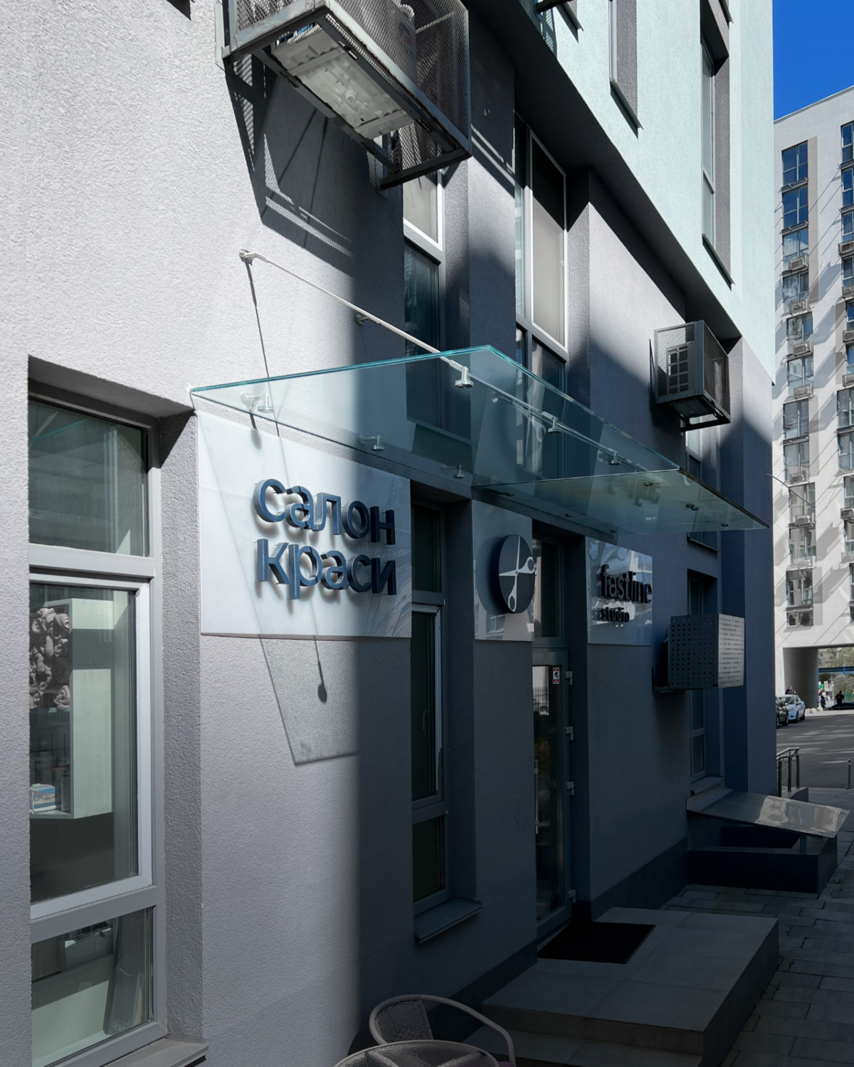 Fabrizio|скляний навіс над входом на трьох вантах — загартоване прозоре скло (46) купити з доставкою в Україні - splenko.com Fabrizio|скляний навіс над входом на трьох вантах — загартоване прозоре скло (46) купити з доставкою в Україні - splenko.com