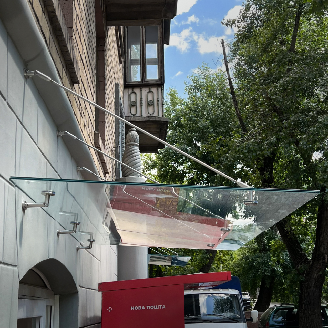 Fabrizio|скляний навіс над входом на трьох вантах — загартоване прозоре скло (9) купити з доставкою в Україні - splenko.com Fabrizio|скляний навіс над входом на трьох вантах — загартоване прозоре скло (9) купити з доставкою в Україні - splenko.com