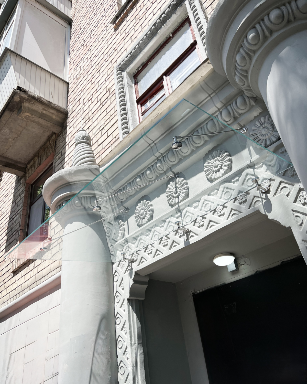 Fabrizio|скляний навіс над входом на трьох вантах — загартоване прозоре скло (25) купити з доставкою в Україні - splenko.com Fabrizio|скляний навіс над входом на трьох вантах — загартоване прозоре скло (25) купити з доставкою в Україні - splenko.com