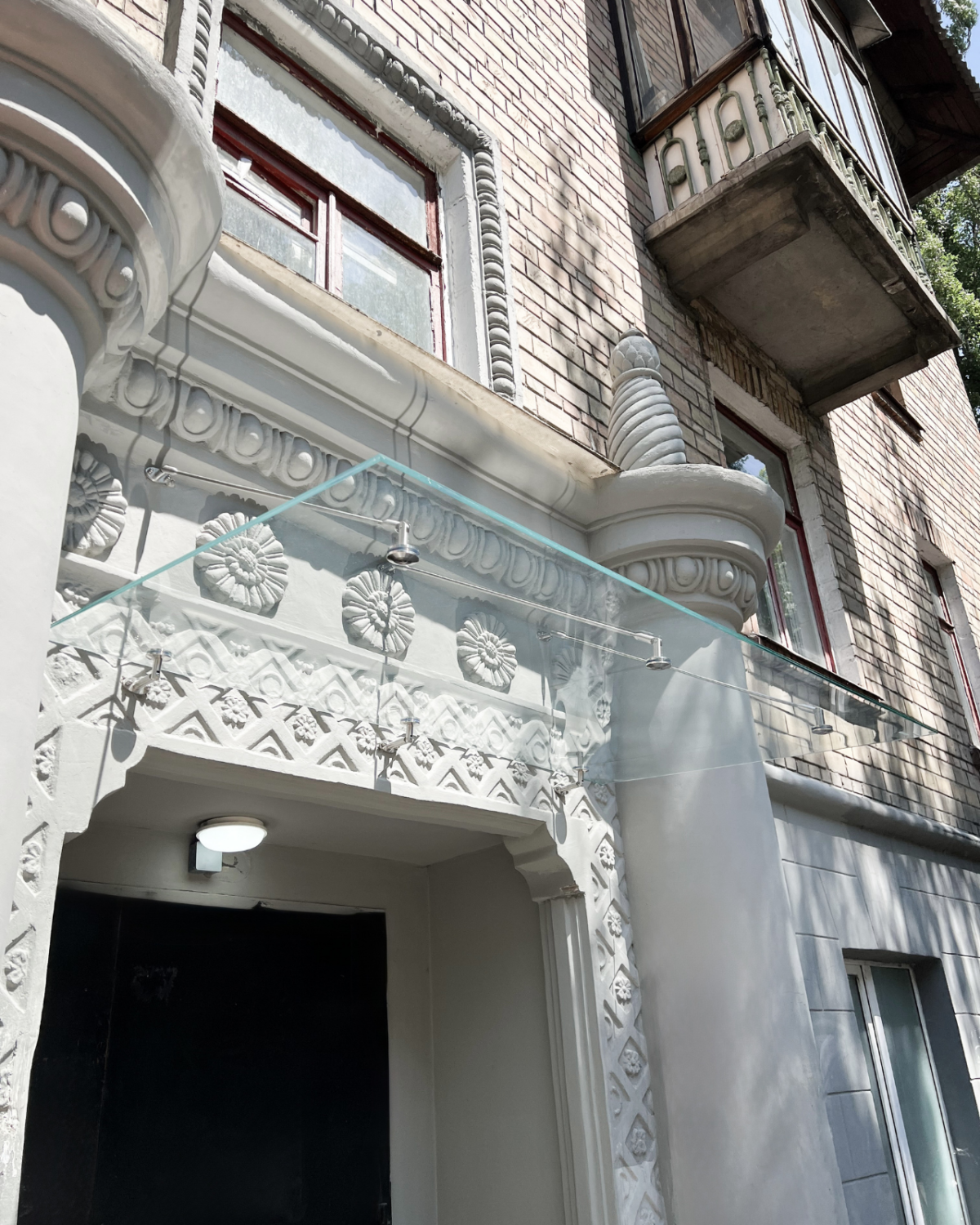 Fabrizio|скляний навіс над входом на трьох вантах — загартоване прозоре скло (24) купити з доставкою в Україні - splenko.com Fabrizio|скляний навіс над входом на трьох вантах — загартоване прозоре скло (24) купити з доставкою в Україні - splenko.com