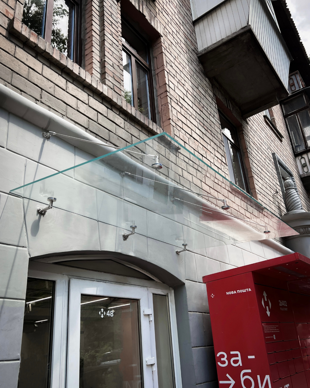 Fabrizio|скляний навіс над входом на трьох вантах — загартоване прозоре скло (8) купити з доставкою в Україні - splenko.com Fabrizio|скляний навіс над входом на трьох вантах — загартоване прозоре скло (8) купити з доставкою в Україні - splenko.com