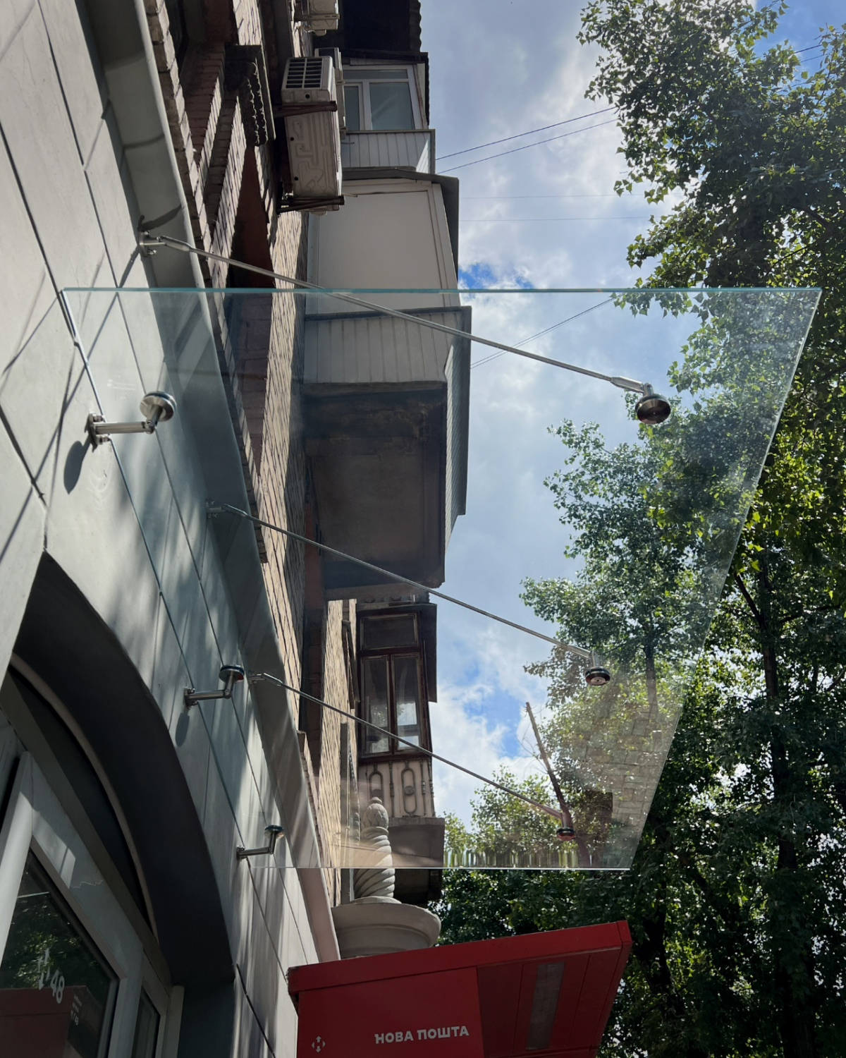 Fabrizio|скляний навіс над входом на трьох вантах — загартоване прозоре скло (10) купити з доставкою в Україні - splenko.com Fabrizio|скляний навіс над входом на трьох вантах — загартоване прозоре скло (10) купити з доставкою в Україні - splenko.com