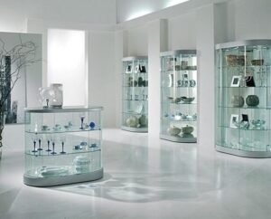 Скляні вітрини в магазині
