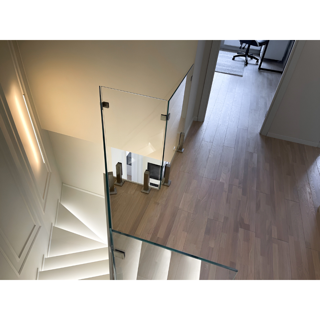 GUSTAVO Classic| glass fence for staircases on reinforced posts made of tempered clear glass (40) buy with delivery in Ukraine - splenko.com GUSTAVO Classic| glass fence for staircases on reinforced posts made of tempered clear glass (40) buy with delivery in Ukraine - splenko.com