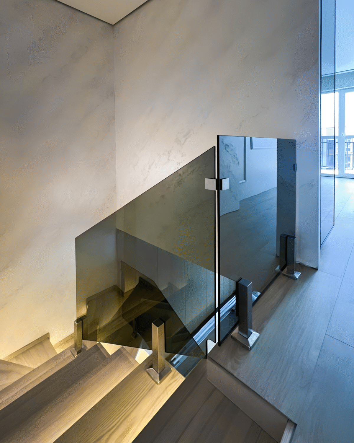 GUSTAVO Classic|скляне огородження сходових маршів на підсилених стійках із загартованого тонованого скла графіт (8) купити з доставкою в Україні - splenko.com GUSTAVO Classic|скляне огородження сходових маршів на підсилених стійках із загартованого тонованого скла графіт (8) купити з доставкою в Україні - splenko.com