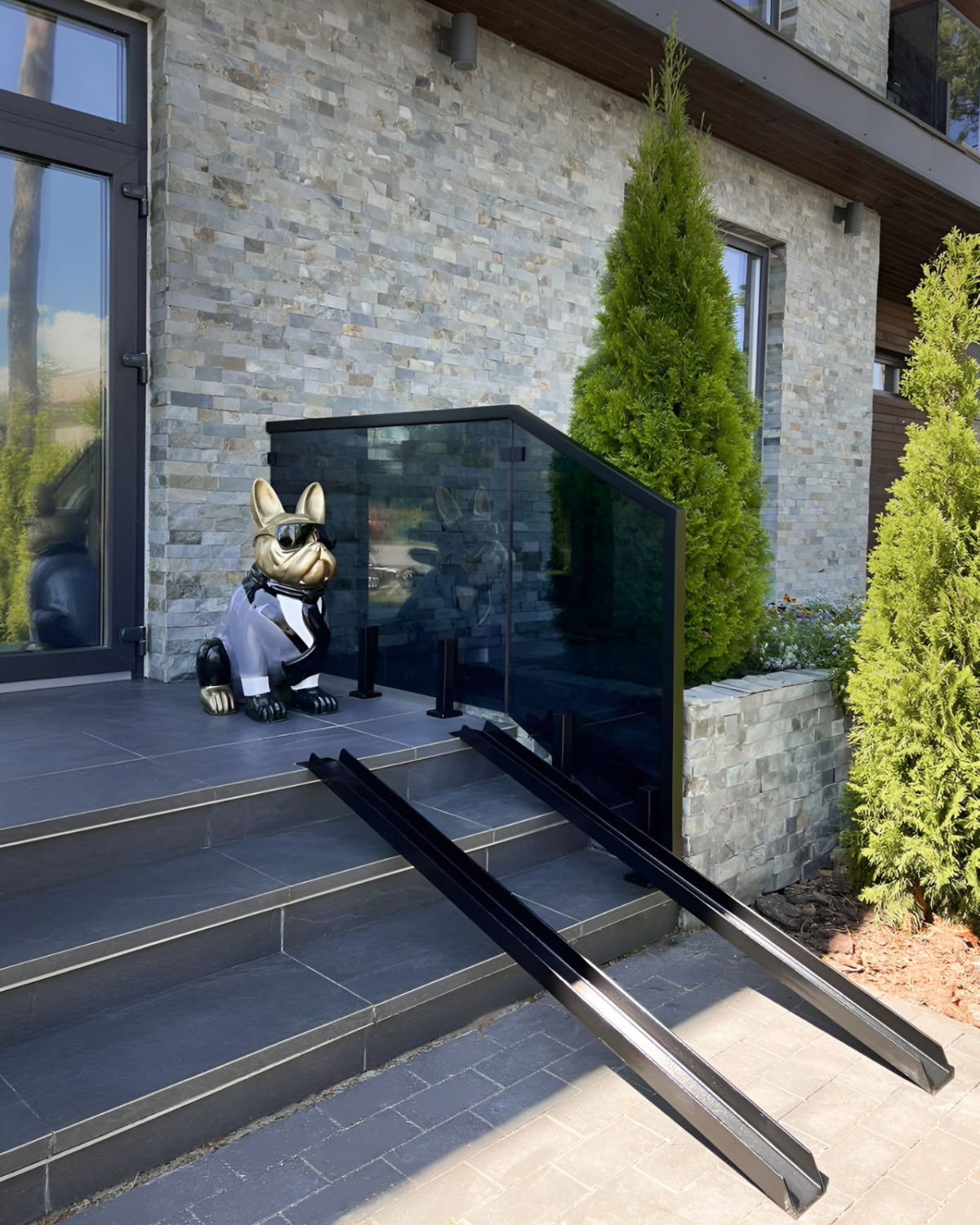 GUSTAVO Loft| glass fence for balcony or terrace on reinforced black posts made of tempered tinted glass graphite (22) buy with delivery in Ukraine - splenko.com GUSTAVO Loft| glass fence for balcony or terrace on reinforced black posts made of tempered tinted glass graphite (22) buy with delivery in Ukraine - splenko.com