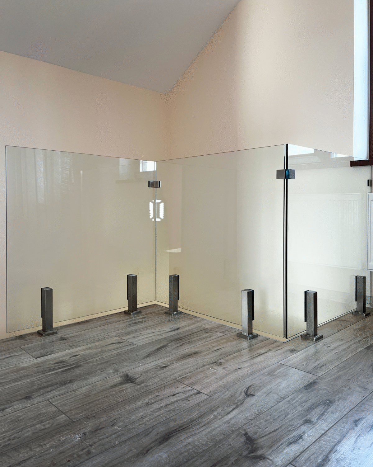 GUSTAVO Classic| glass fence for staircases on reinforced posts made of tempered clear glass (67) buy with delivery in Ukraine - splenko.com GUSTAVO Classic| glass fence for staircases on reinforced posts made of tempered clear glass (67) buy with delivery in Ukraine - splenko.com