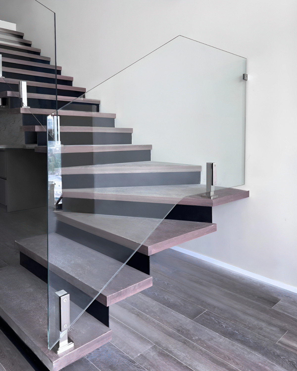 GUSTAVO Classic| glass fence for staircases on reinforced posts made of tempered clear glass (21) buy with delivery in Ukraine - splenko.com GUSTAVO Classic| glass fence for staircases on reinforced posts made of tempered clear glass (21) buy with delivery in Ukraine - splenko.com