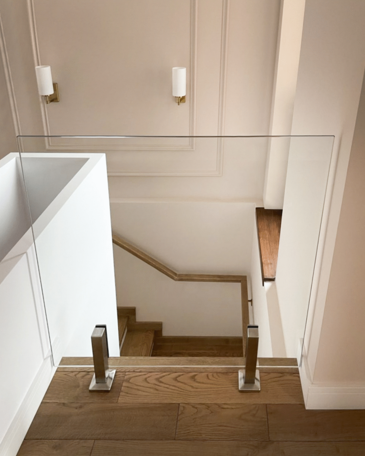 GUSTAVO Classic| glass fence for staircases on reinforced posts made of tempered clear glass (53) buy with delivery in Ukraine - splenko.com GUSTAVO Classic| glass fence for staircases on reinforced posts made of tempered clear glass (53) buy with delivery in Ukraine - splenko.com