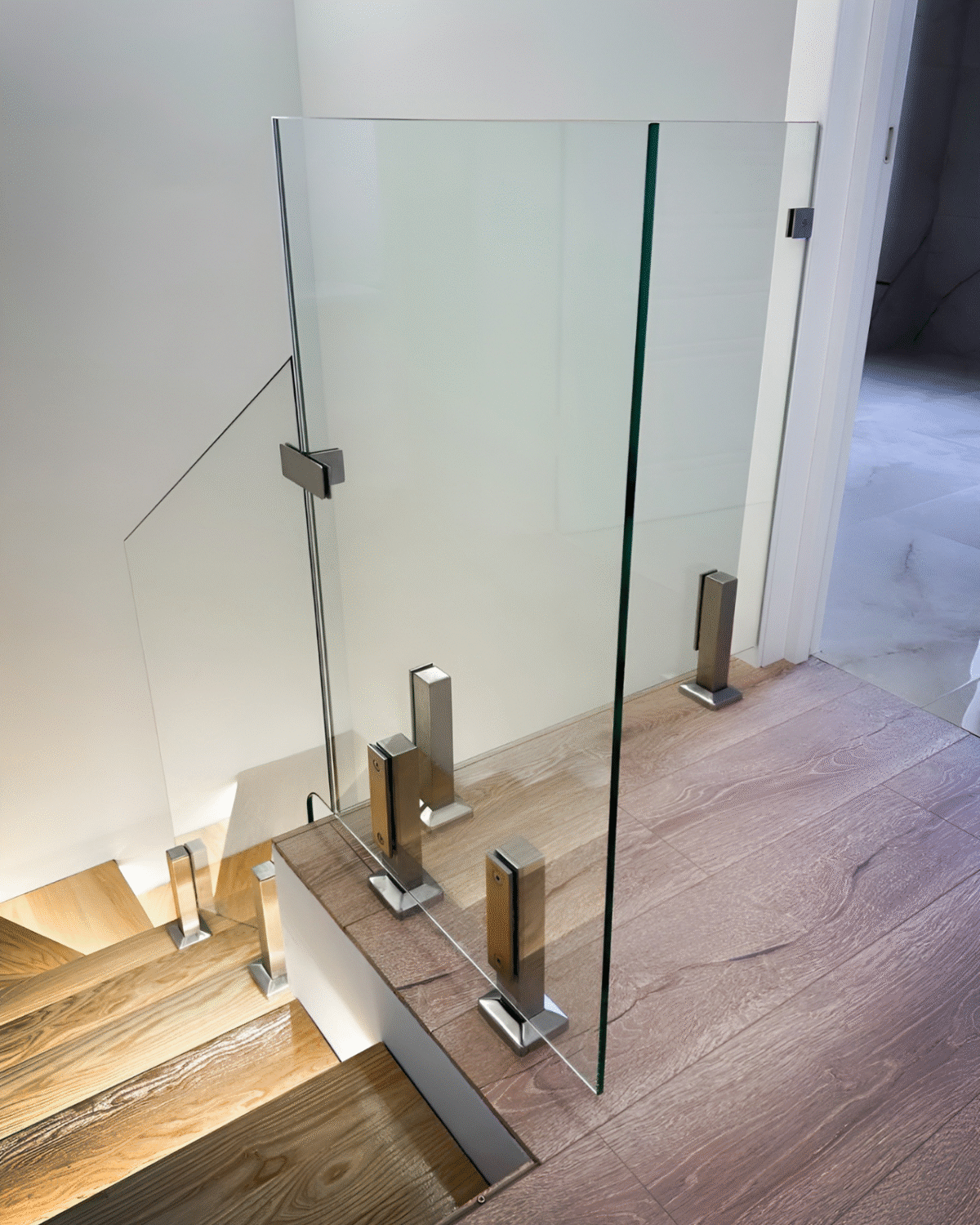 GUSTAVO Classic| glass fence for staircases on reinforced posts made of tempered clear glass (56) buy with delivery in Ukraine - splenko.com GUSTAVO Classic| glass fence for staircases on reinforced posts made of tempered clear glass (56) buy with delivery in Ukraine - splenko.com