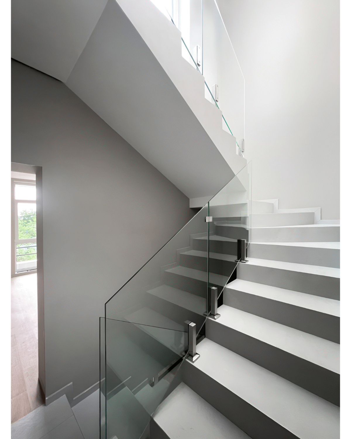 GUSTAVO Classic| glass fence for staircases on reinforced posts made of tempered clear glass (46) buy with delivery in Ukraine - splenko.com GUSTAVO Classic| glass fence for staircases on reinforced posts made of tempered clear glass (46) buy with delivery in Ukraine - splenko.com