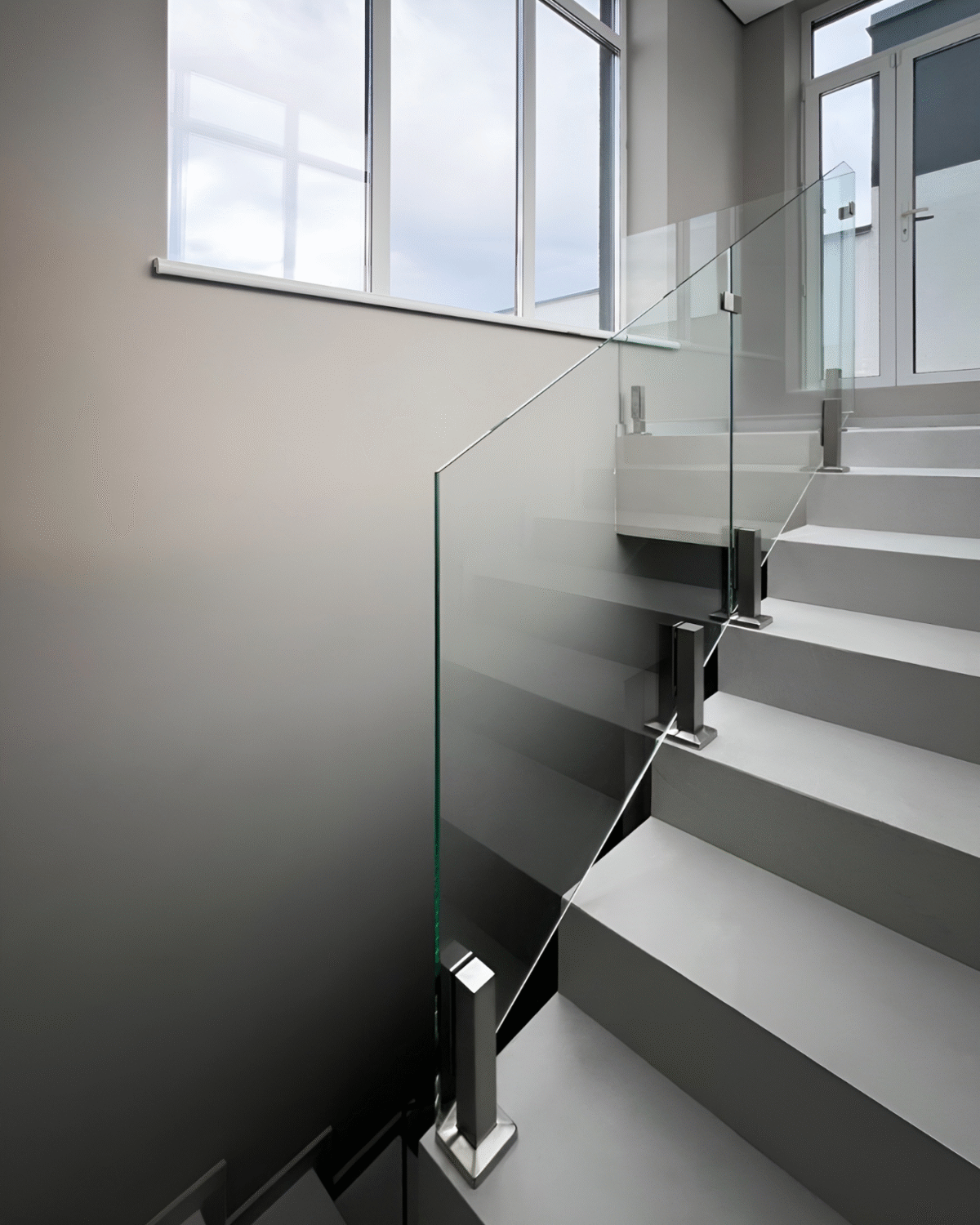 GUSTAVO Classic| glass fence for staircases on reinforced posts made of tempered clear glass (48) buy with delivery in Ukraine - splenko.com GUSTAVO Classic| glass fence for staircases on reinforced posts made of tempered clear glass (48) buy with delivery in Ukraine - splenko.com