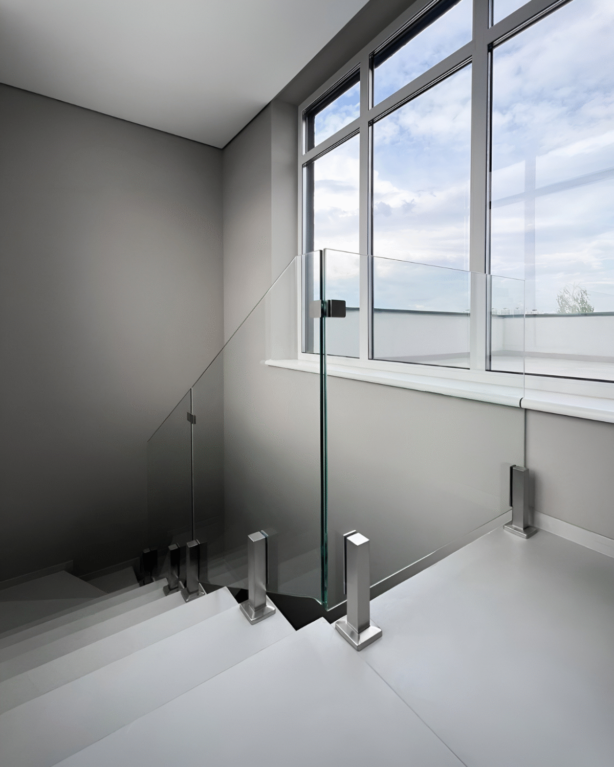 GUSTAVO Classic| glass fence for staircases on reinforced posts made of tempered clear glass (50) buy with delivery in Ukraine - splenko.com GUSTAVO Classic| glass fence for staircases on reinforced posts made of tempered clear glass (50) buy with delivery in Ukraine - splenko.com