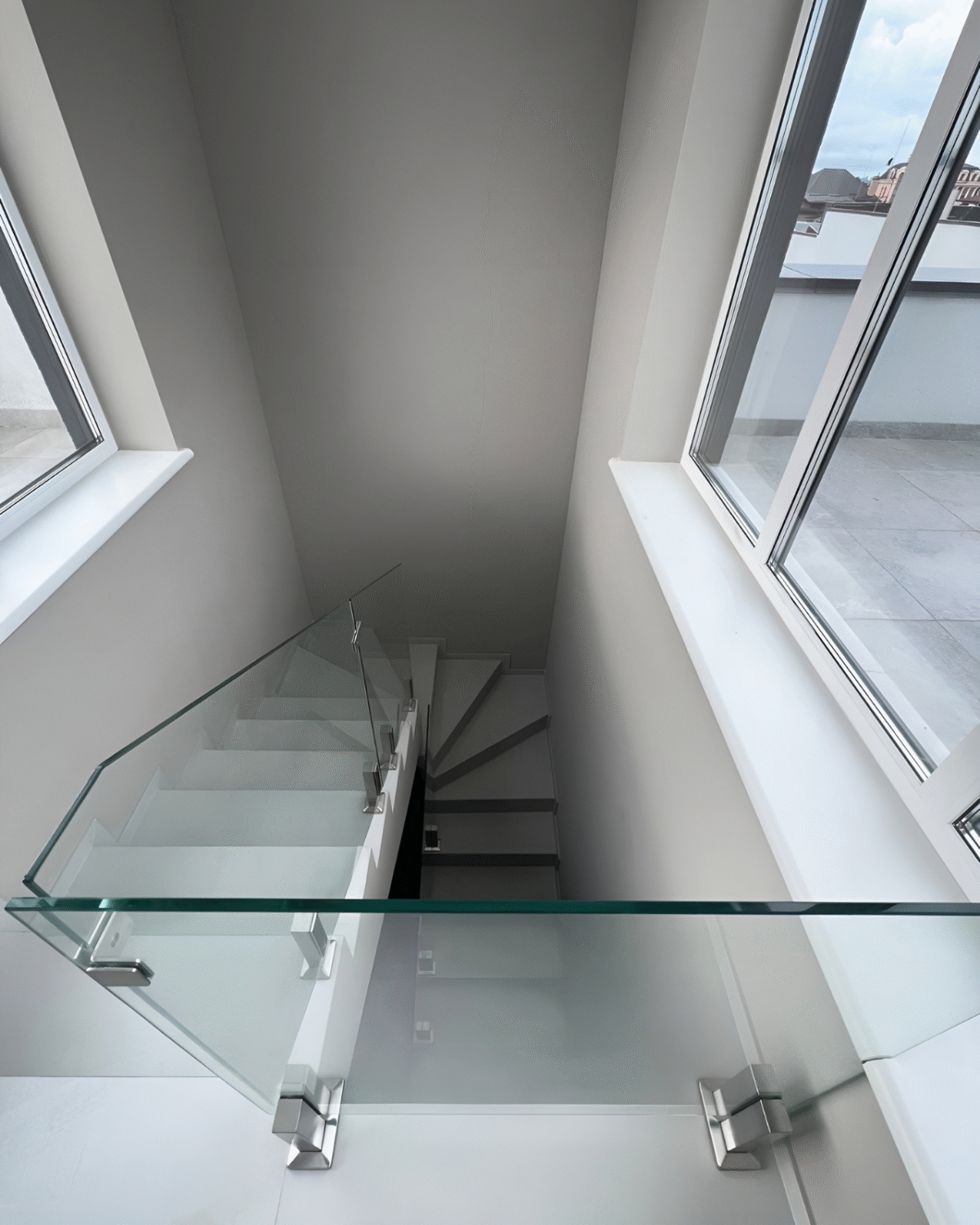 GUSTAVO Classic| glass fence for staircases on reinforced posts made of tempered clear glass (51) buy with delivery in Ukraine - splenko.com GUSTAVO Classic| glass fence for staircases on reinforced posts made of tempered clear glass (51) buy with delivery in Ukraine - splenko.com