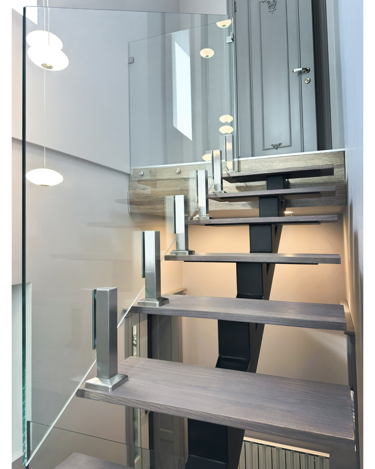 GUSTAVO Classic| glass fence for staircases on reinforced posts made of tempered clear glass (7) buy with delivery in Ukraine - splenko.com GUSTAVO Classic| glass fence for staircases on reinforced posts made of tempered clear glass (7) buy with delivery in Ukraine - splenko.com