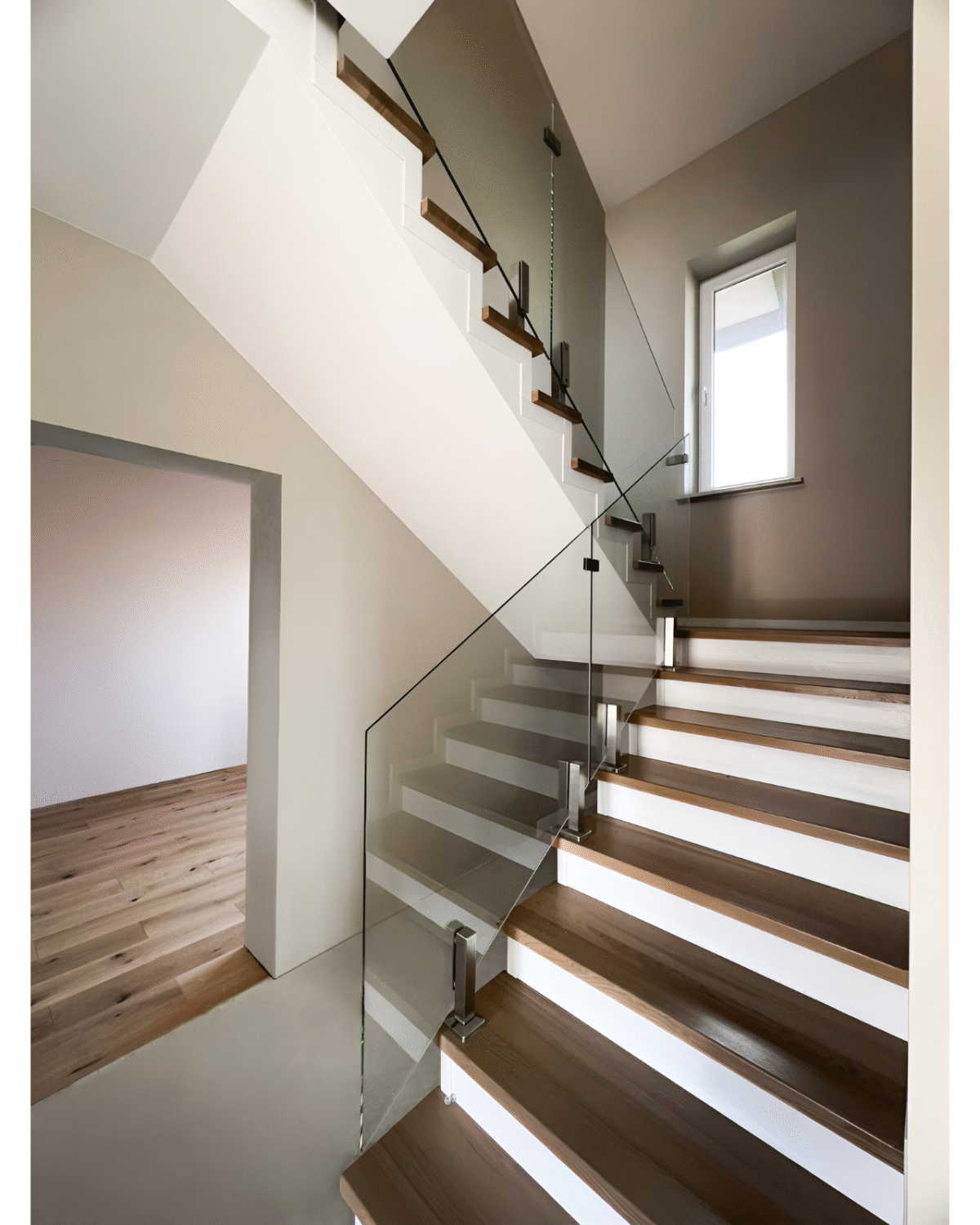 GUSTAVO Classic| glass fence for staircases on reinforced posts made of tempered clear glass (24) buy with delivery in Ukraine - splenko.com GUSTAVO Classic| glass fence for staircases on reinforced posts made of tempered clear glass (24) buy with delivery in Ukraine - splenko.com