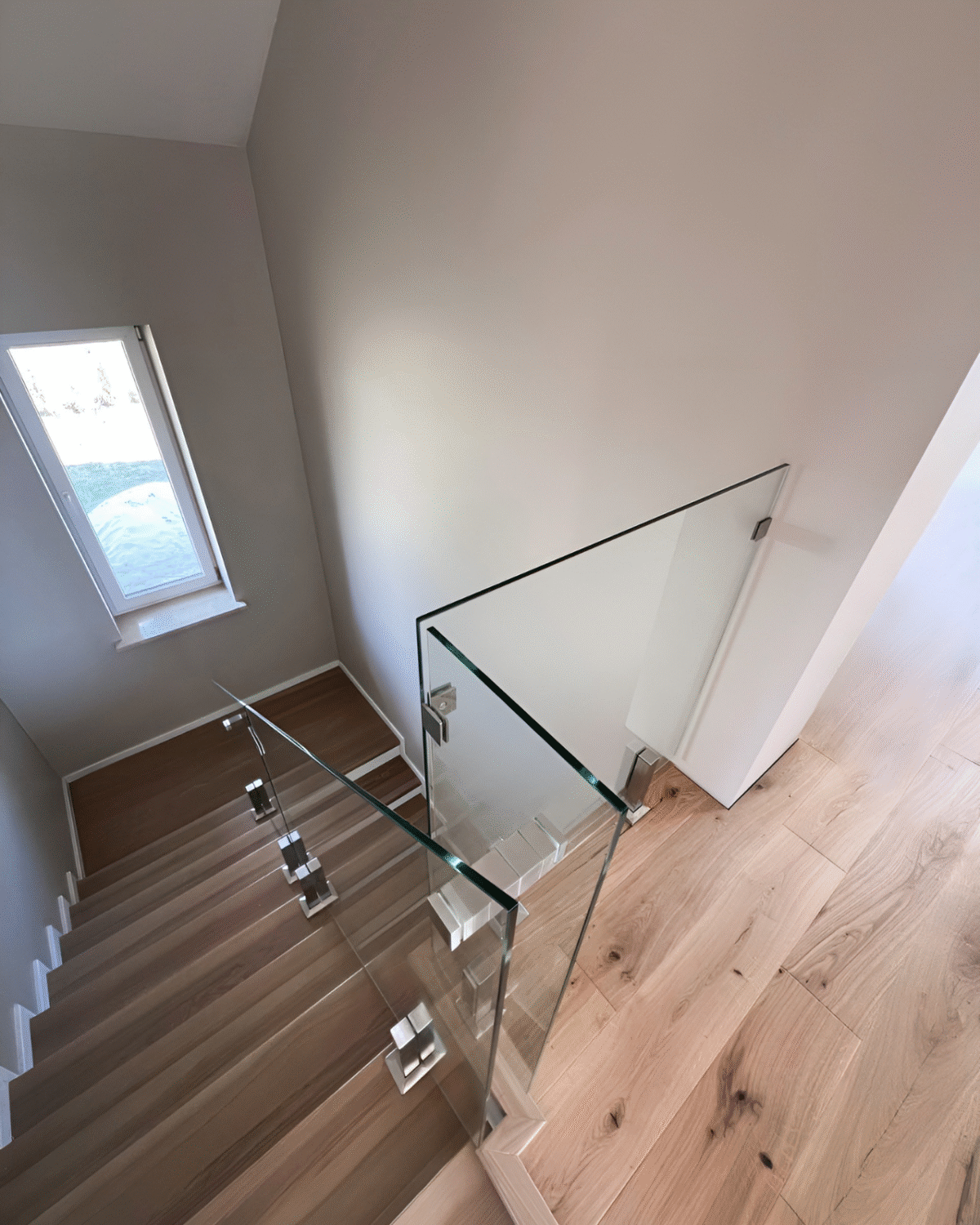 GUSTAVO Classic| glass fence for staircases on reinforced posts made of tempered clear glass (27) buy with delivery in Ukraine - splenko.com GUSTAVO Classic| glass fence for staircases on reinforced posts made of tempered clear glass (27) buy with delivery in Ukraine - splenko.com