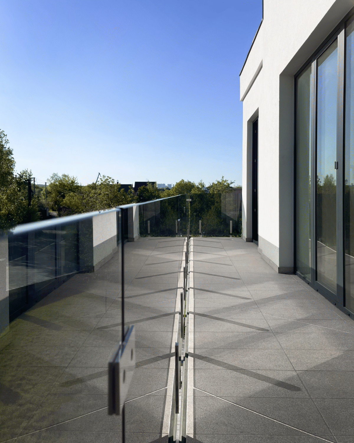 GUSTAVO|скляне огородження на балкон на підсилених стійках із загартованого тонованого скла графіт (13) купити з доставкою в Україні - splenko.com GUSTAVO|скляне огородження на балкон на підсилених стійках із загартованого тонованого скла графіт (13) купити з доставкою в Україні - splenko.com