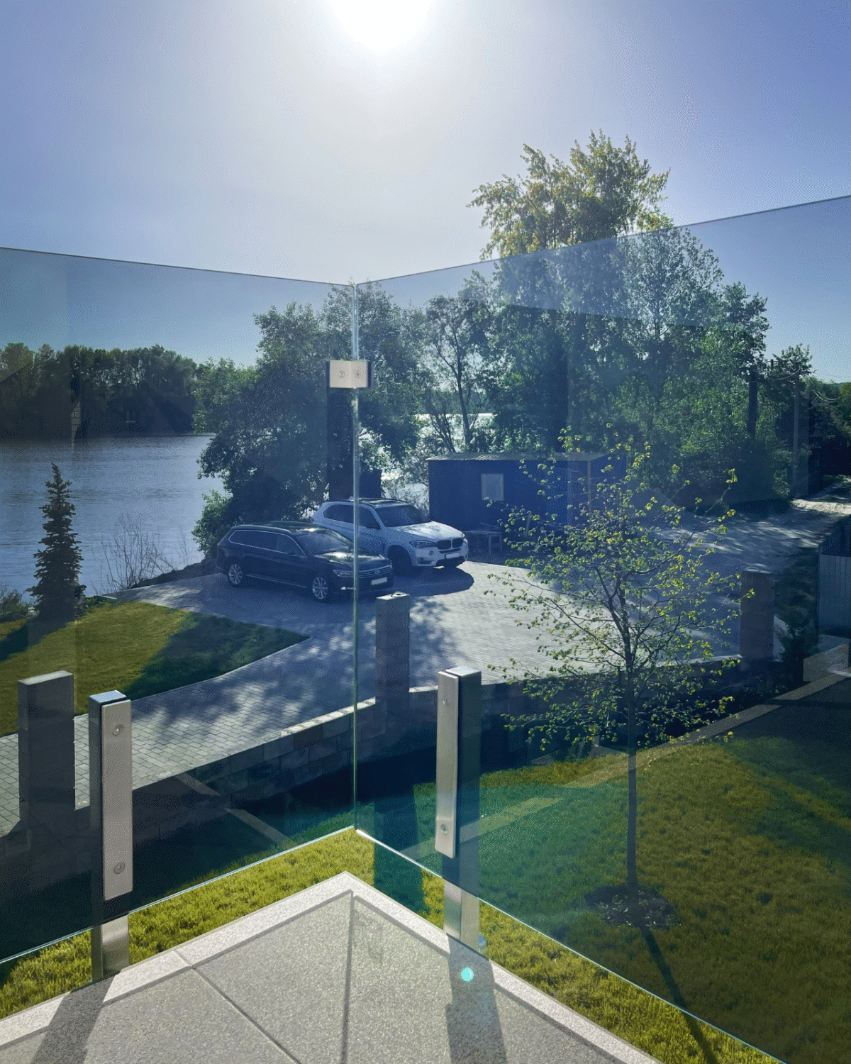 GUSTAVO|скляне огородження на балкон на підсилених стійках із загартованого тонованого скла графіт (12) купити з доставкою в Україні - splenko.com GUSTAVO|скляне огородження на балкон на підсилених стійках із загартованого тонованого скла графіт (12) купити з доставкою в Україні - splenko.com