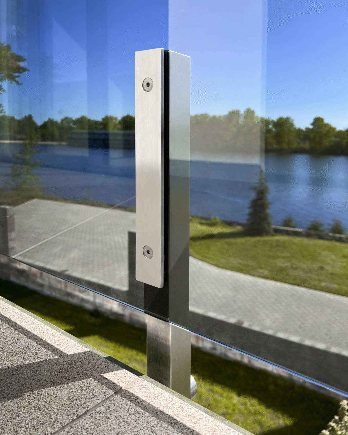 GUSTAVO|скляне огородження на балкон на підсилених стійках із загартованого тонованого скла графіт (16) купити з доставкою в Україні - splenko.com GUSTAVO|скляне огородження на балкон на підсилених стійках із загартованого тонованого скла графіт (16) купити з доставкою в Україні - splenko.com