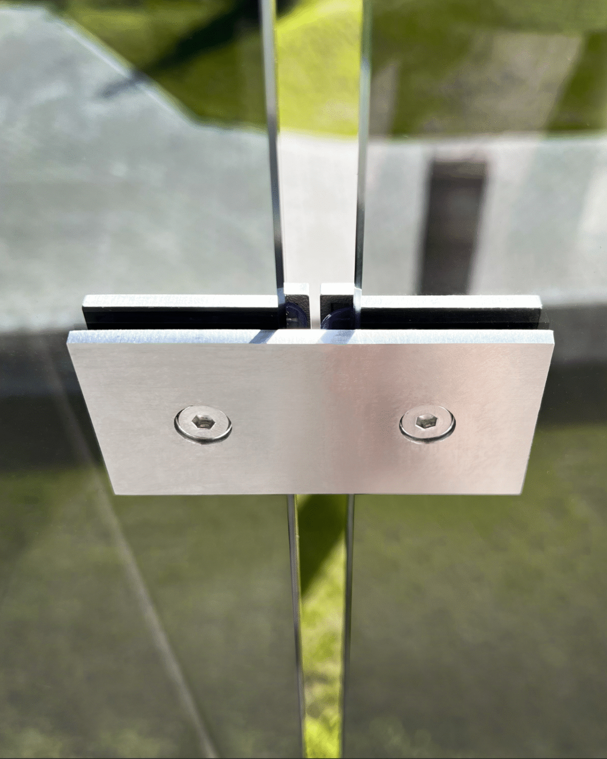 GUSTAVO|скляне огородження на балкон на підсилених стійках із загартованого тонованого скла графіт (17) купити з доставкою в Україні - splenko.com GUSTAVO|скляне огородження на балкон на підсилених стійках із загартованого тонованого скла графіт (17) купити з доставкою в Україні - splenko.com