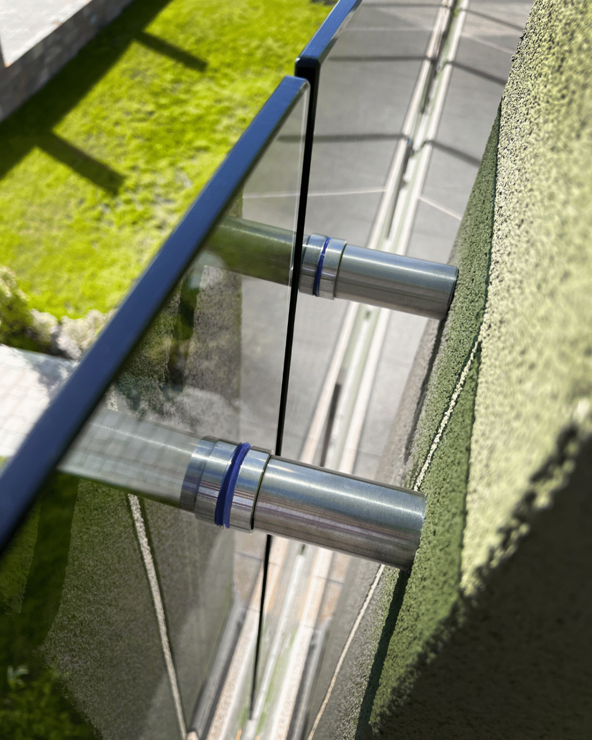 GUSTAVO|скляне огородження на балкон на підсилених стійках із загартованого тонованого скла графіт (19) купити з доставкою в Україні - splenko.com GUSTAVO|скляне огородження на балкон на підсилених стійках із загартованого тонованого скла графіт (19) купити з доставкою в Україні - splenko.com