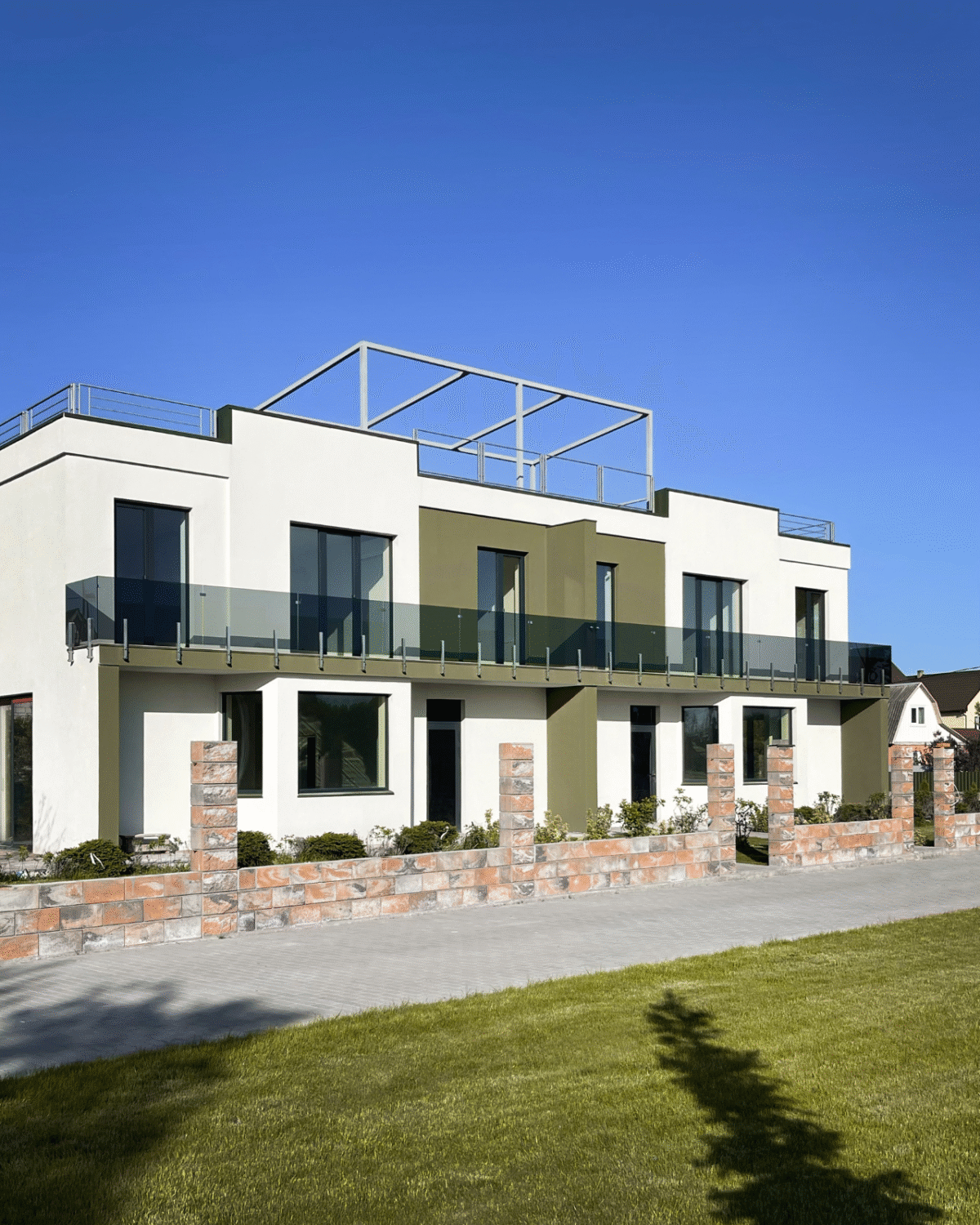 GUSTAVO|скляне огородження на балкон на підсилених стійках із загартованого тонованого скла графіт (9) купити з доставкою в Україні - splenko.com GUSTAVO|скляне огородження на балкон на підсилених стійках із загартованого тонованого скла графіт (9) купити з доставкою в Україні - splenko.com