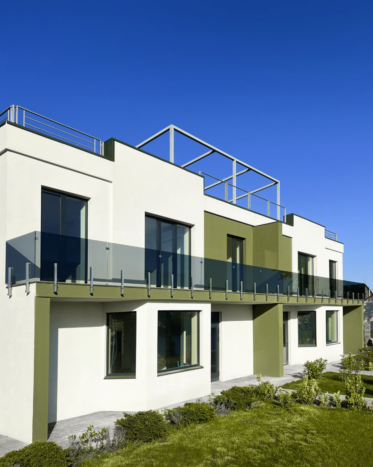 GUSTAVO|скляне огородження на балкон на підсилених стійках із загартованого тонованого скла графіт (11) купити з доставкою в Україні - splenko.com GUSTAVO|скляне огородження на балкон на підсилених стійках із загартованого тонованого скла графіт (11) купити з доставкою в Україні - splenko.com