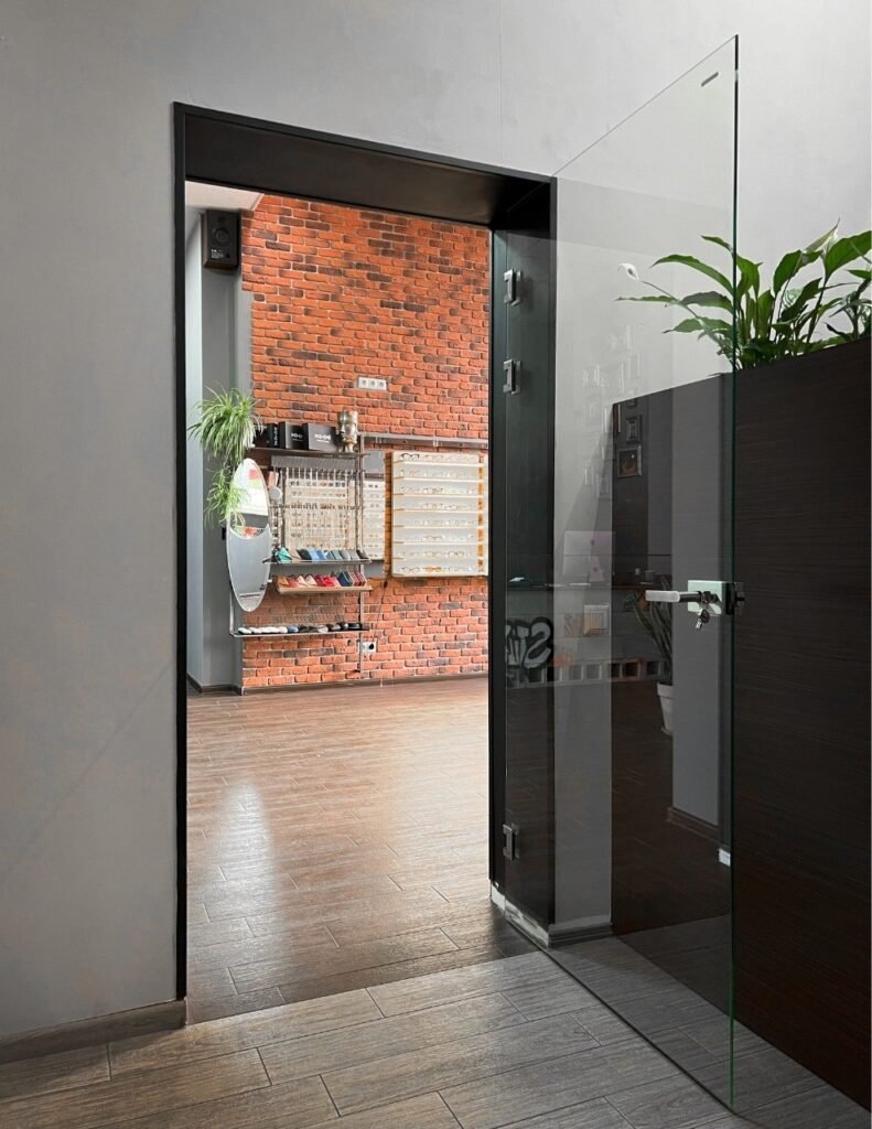 Скляні двері